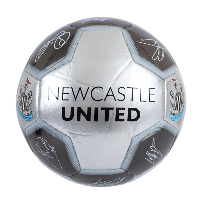 Football With Rookie Players-Newcastle United FC Sig 26 Skill Ball